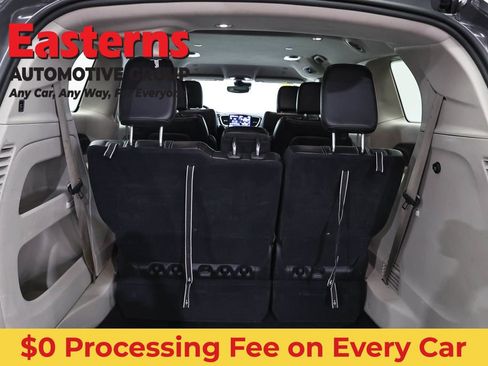 Used 2023 Chrysler Pacifica Touring-L FWD image 9