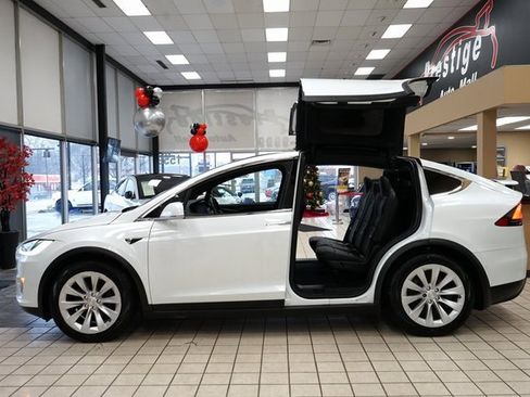Used 2020 Tesla Model X Long Range image 5