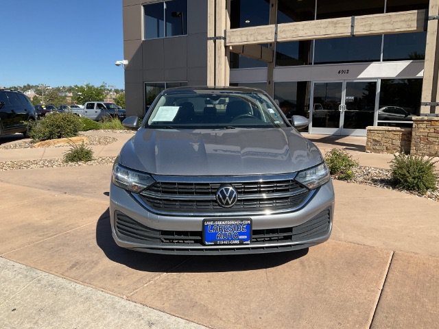 Used 2024 Volkswagen Jetta SE FWD image 9