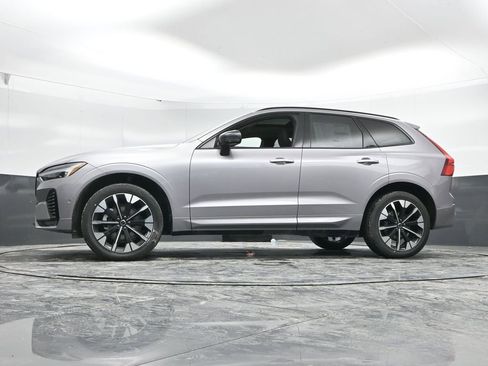 New 2026 Volvo XC60 B5 Plus w/ Protection Package Premier AWD/4WD image 42