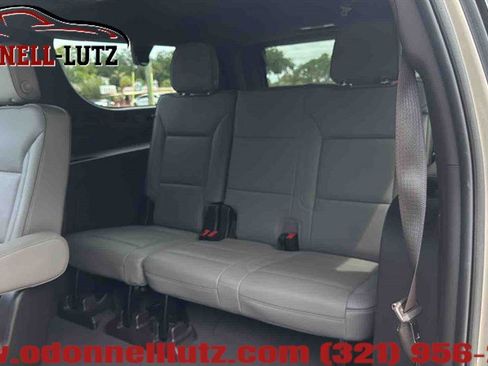 Used 2021 GMC Yukon XL SLT w/ SLT Premium Package AWD/4WD image 17