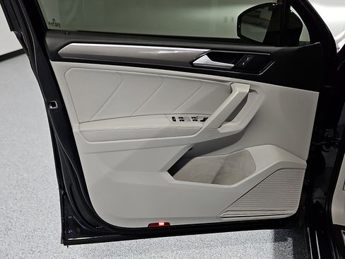 Certified 2023 Volkswagen Tiguan SE R-Line FWD image 14