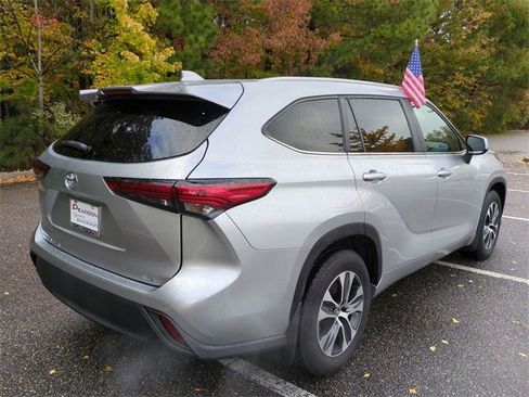 Certified 2023 Toyota Highlander XLE image 4