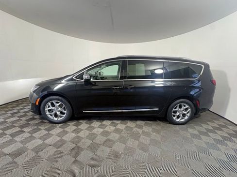 Used 2018 Chrysler Pacifica Limited FWD image 4