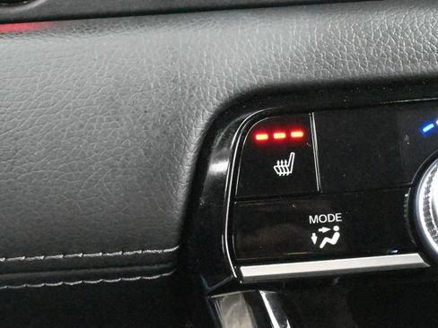 Used 2025 Honda Pilot EX-L image 23
