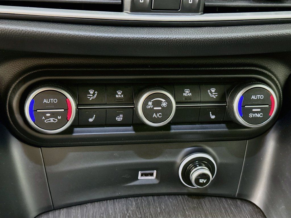 Used 2022 Alfa Romeo Stelvio Ti AWD/4WD image 17