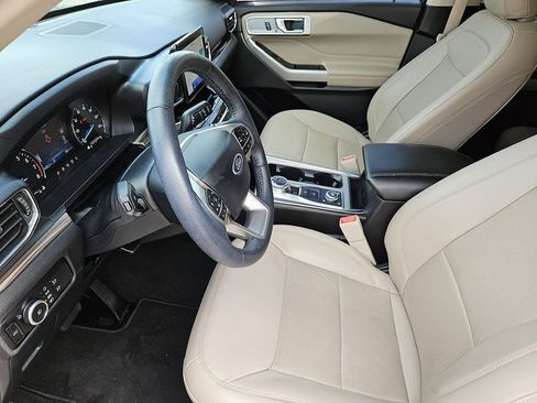 Used 2024 Ford Explorer Limited AWD/4WD image 9