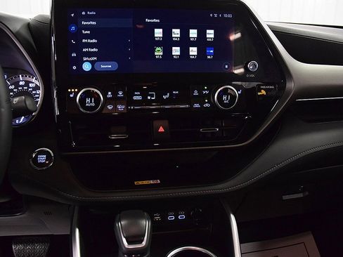 Used 2023 Toyota Highlander XLE image 24