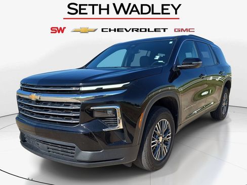 Used 2026 Chevrolet Traverse LT AWD/4WD image 3