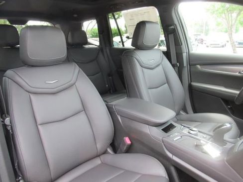 New 2025 Cadillac XT6 Luxury image 8