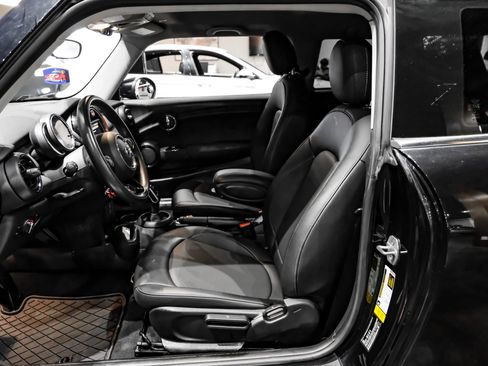 Used 2021 MINI Cooper 2-Door Hardtop FWD image 4