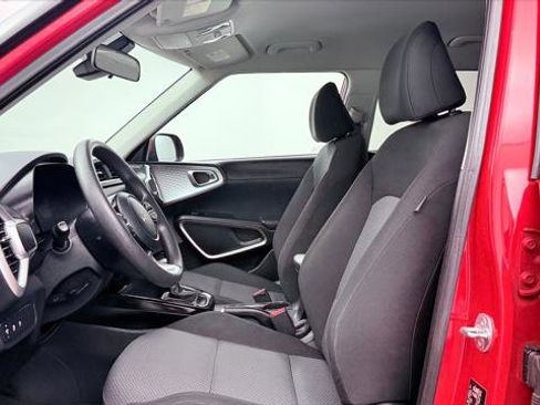 Used 2023 Kia Soul LX w/ Option Group 015 FWD image 14