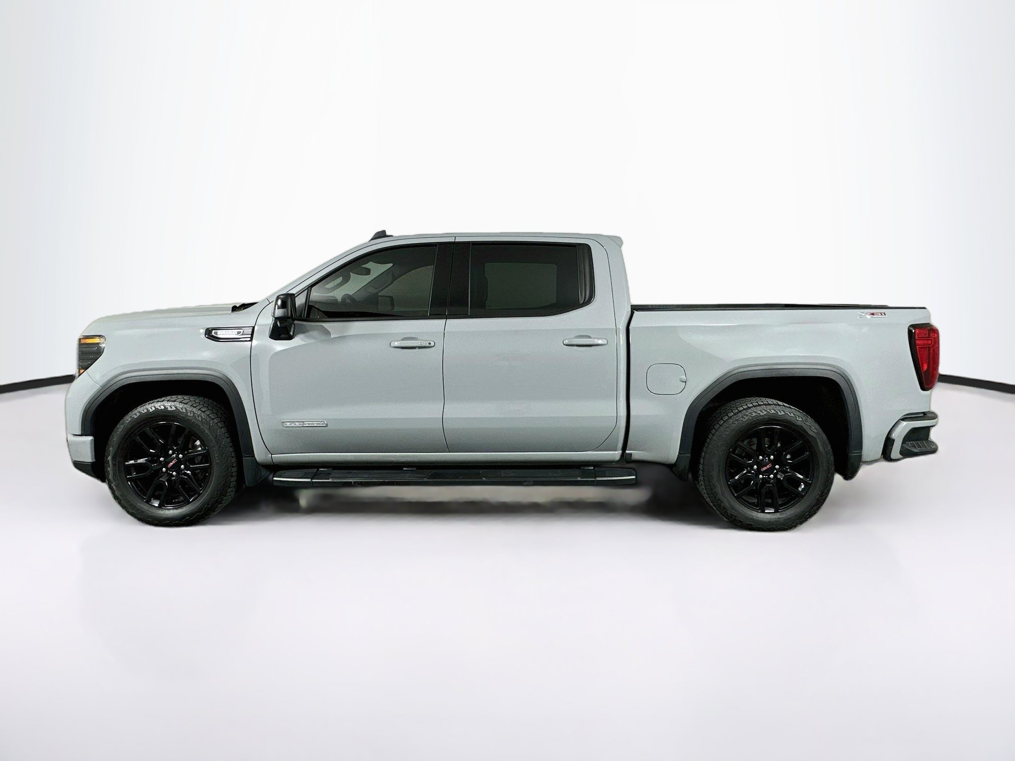 Used 2024 GMC Sierra 1500 Elevation w/ Elevation Premium Package AWD/4WD image 4