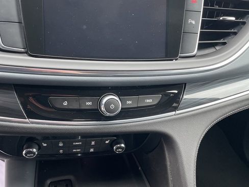 Used 2019 Buick Enclave Essence image 7