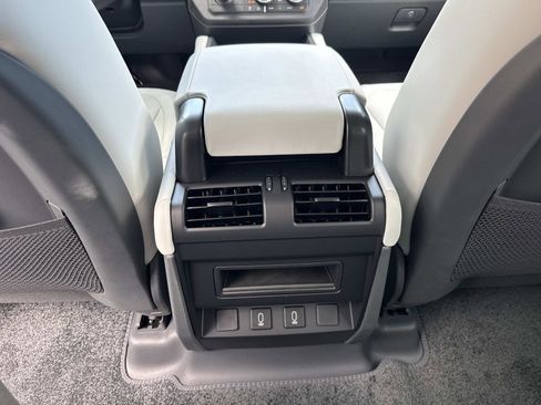 New 2026 Land Rover Defender 110 X-Dynamic SE AWD/4WD image 16