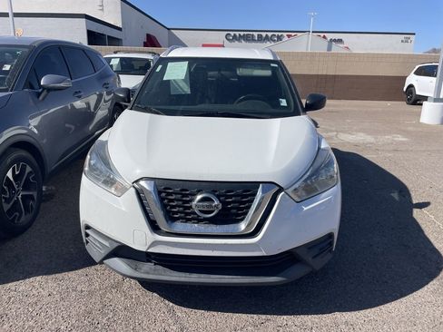 Used 2019 Nissan Kicks S image 3