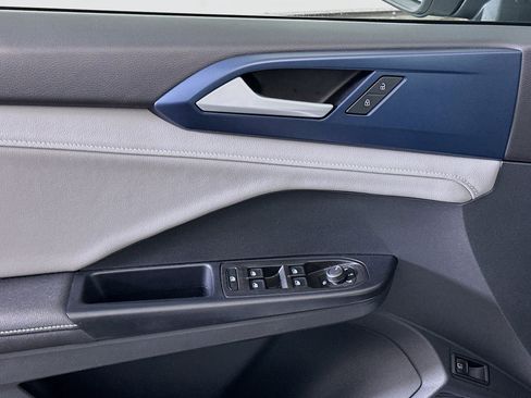 Used 2024 Volkswagen Taos SE image 15