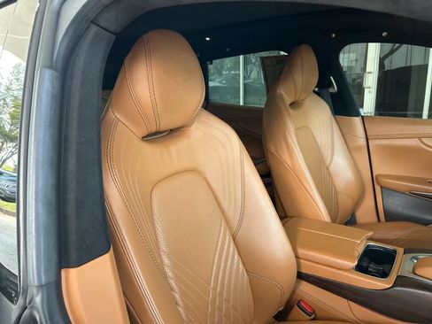 Used 2023 Aston Martin DBX AWD/4WD image 21
