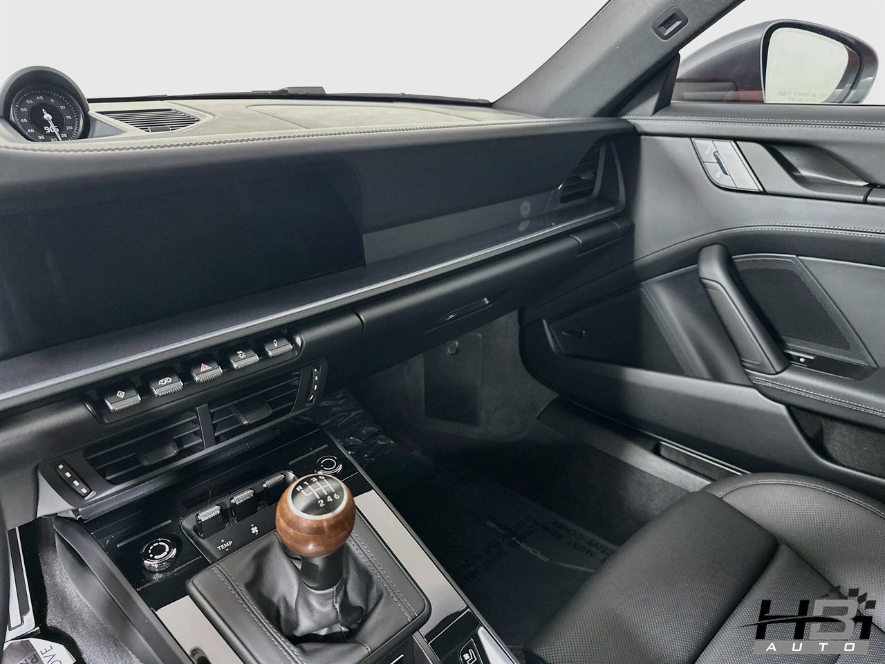 Used 2025 Porsche 911 Carrera T RWD image 15