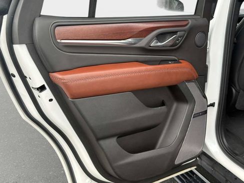 Used 2024 GMC Yukon Denali Ultimate AWD/4WD image 11