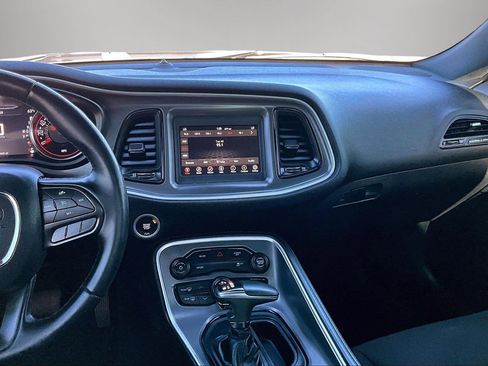 Used 2022 Dodge Challenger SXT image 9