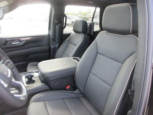 New 2026 GMC Yukon Elevation image 11