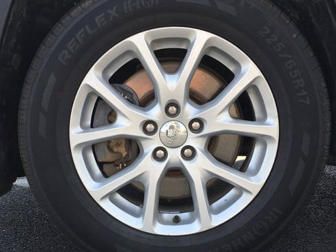 Used 2017 Jeep Cherokee Latitude w/ Safety/Convenience Group image 25