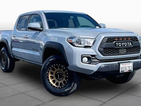 Used 2021 Toyota Tacoma TRD Off-Road w/ Technology Package AWD/4WD image 2