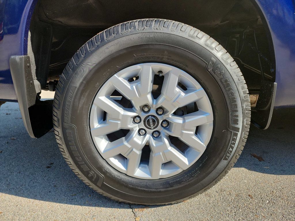 Used 2022 Nissan Frontier SV w/ Technology Package AWD/4WD image 12