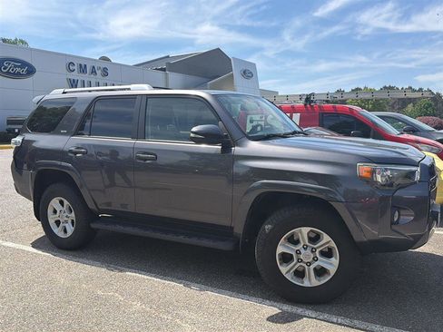 Used 2016 Toyota 4Runner SR5 Premium AWD/4WD image 2