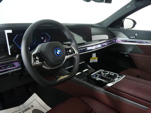 Used 2026 BMW i7 xDrive60 w/ Premium Package RWD image 12