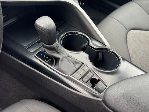 Used 2020 Toyota Camry LE image 20