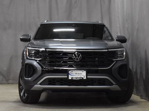 Used 2025 Volkswagen Atlas Cross Sport SE image 4