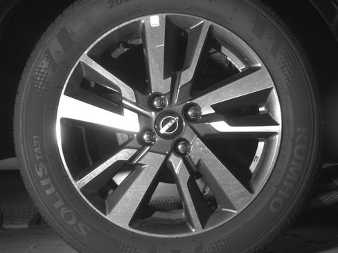 Used 2025 Nissan Versa SV FWD image 15