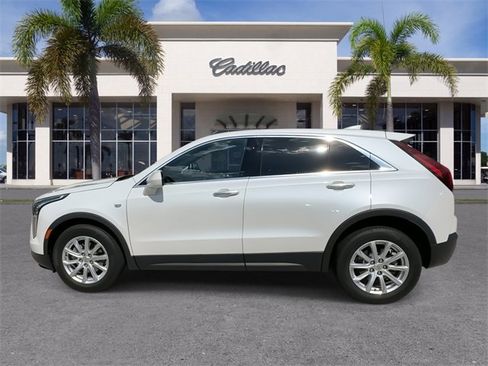 Certified 2023 Cadillac XT4 Luxury w/ Cold Weather Package image 9