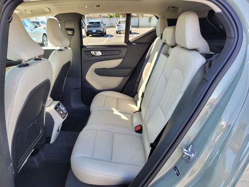 Used 2024 Volvo XC40 B5 Ultimate w/ Climate Package image 11