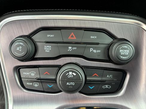 Used 2016 Dodge Challenger R/T image 20