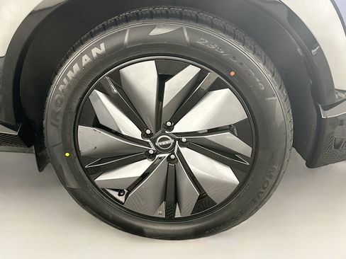 Used 2023 Nissan Ariya FWD image 11