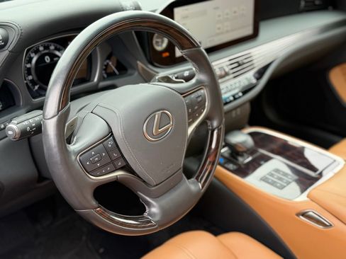 Used 2023 Lexus LS 500 AWD w/ Luxury Package image 9