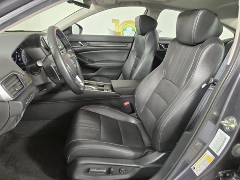 Used 2020 Honda Accord Touring image 11