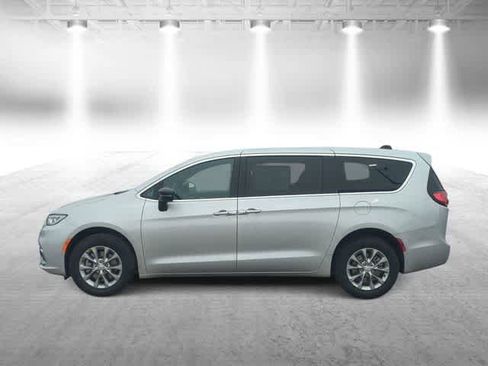 New 2026 Chrysler Pacifica Limited image 5