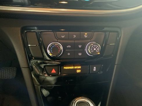 Used 2022 Buick Encore Preferred image 20