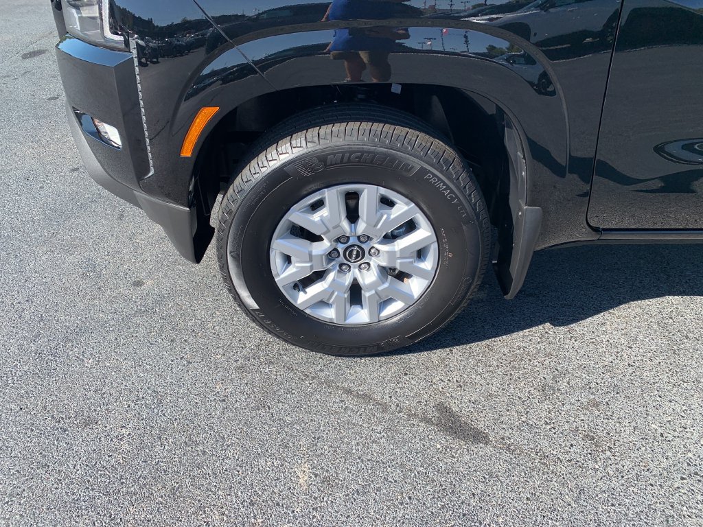 Certified 2022 Nissan Frontier SV RWD image 29