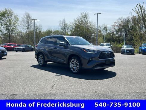 Used 2022 Toyota Highlander Platinum image 2