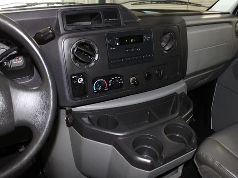 Used 2009 Ford E-350 and Econoline 350 Super Duty RWD image 12