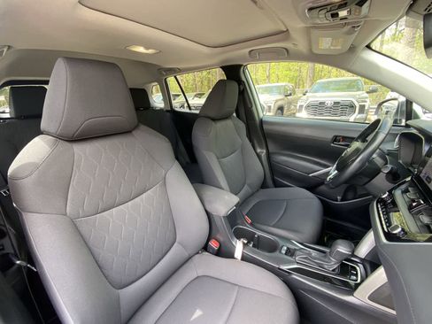 Certified 2023 Toyota Corolla Cross LE w/ Moonroof Package AWD/4WD image 22