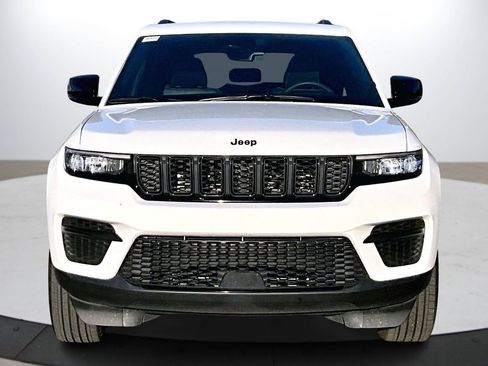 Certified 2025 Jeep Grand Cherokee Altitude AWD/4WD image 3