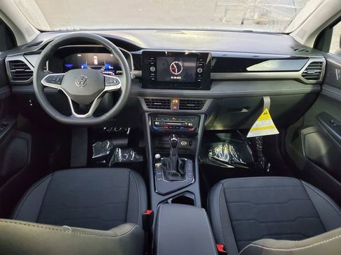 New 2026 Volkswagen Taos SE FWD image 6