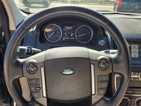 Used 2014 Land Rover LR2 image 21