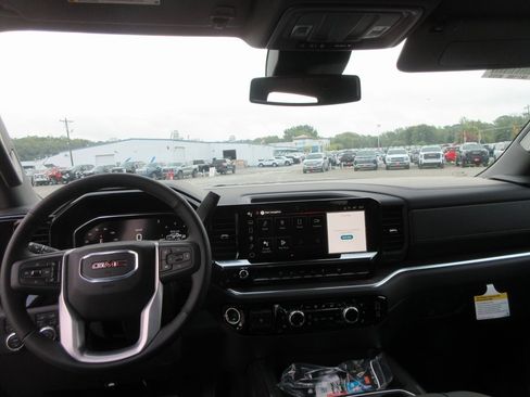 New 2026 GMC Sierra 3500 SLT w/ SLT Convenience Package image 18